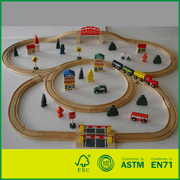 11RAI10 Top sale beech wood ASTM certified kids train toys 70pcs Wooden railway track set