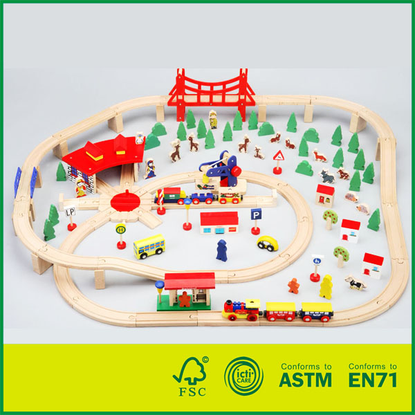 11RAI15 Heißer Verkauf OEM 130PCS Holzeisenbahnschienen Set mit Zubehör Spielzeug für pädagogisches Kinderspielzeug